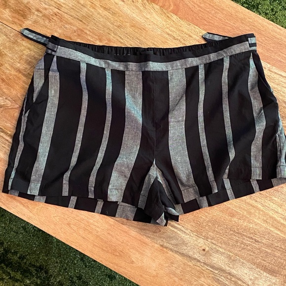 Who What Wear Pants - Pull on striped shorts with pockets!